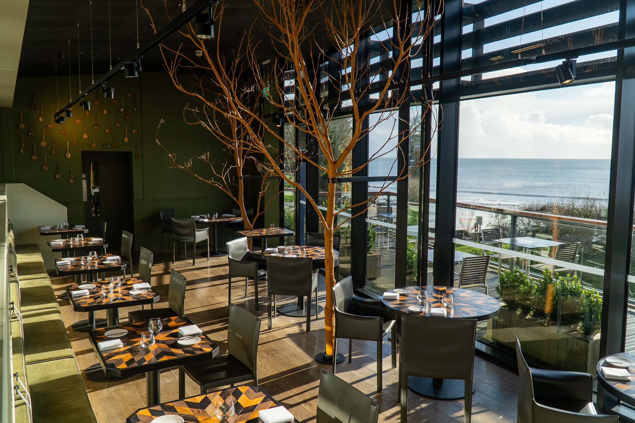 lan-y-m-r-a-unique-dining-experience-by-the-sea